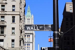 Letrero de Wall Street durante la crisis financiera